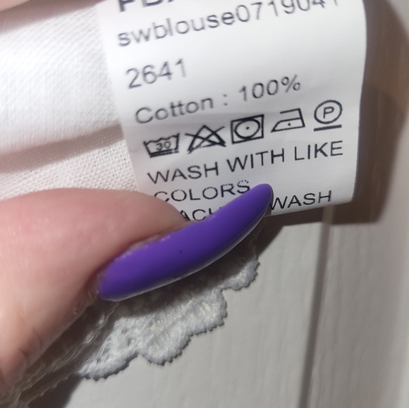 NEW WITHOUT TAGS EMBROIDERED TOP. SUPER CUTE. - Picture 4 of 6